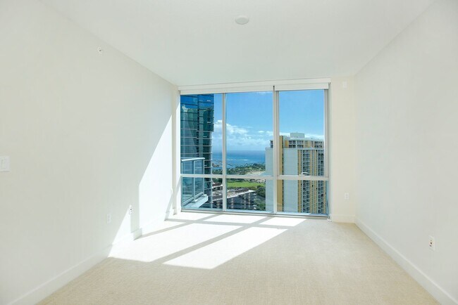 Building Photo - Luxurious Convenience in the Heart of Honolulu - Waihonua 2904