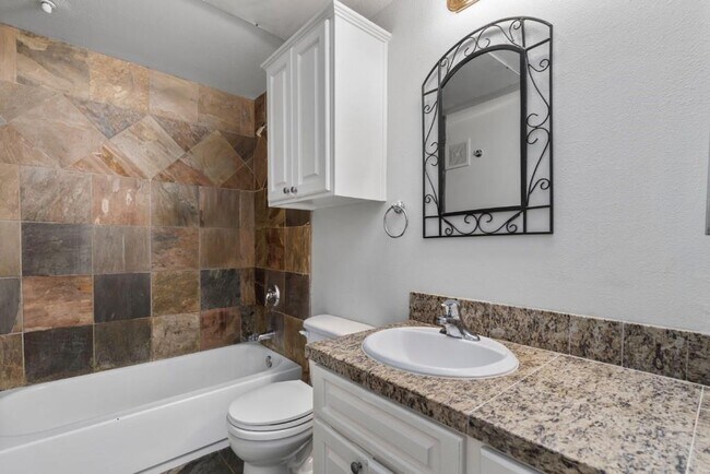 Building Photo - 2106 Cullen Ave