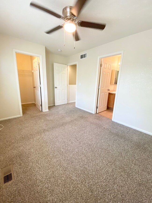 Building Photo - Beautiful South Lakewood Home with Updates, Space & Convenience! Available 8/10/2026
