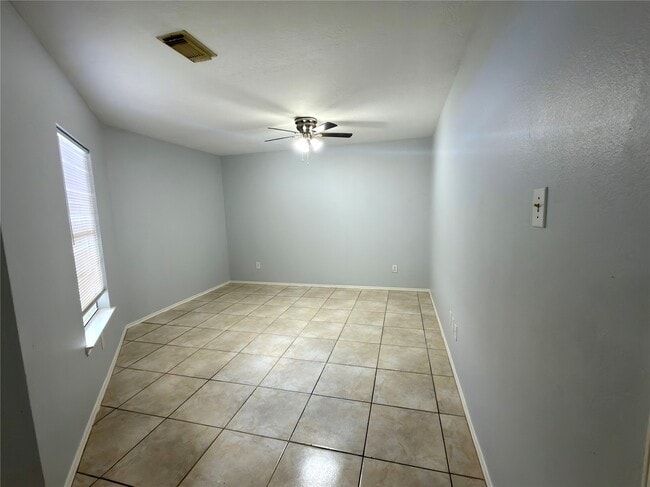 Building Photo - 15518 Evergreen Grove Dr