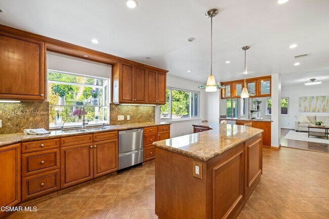 Building Photo - 287 Golden Fern Ct