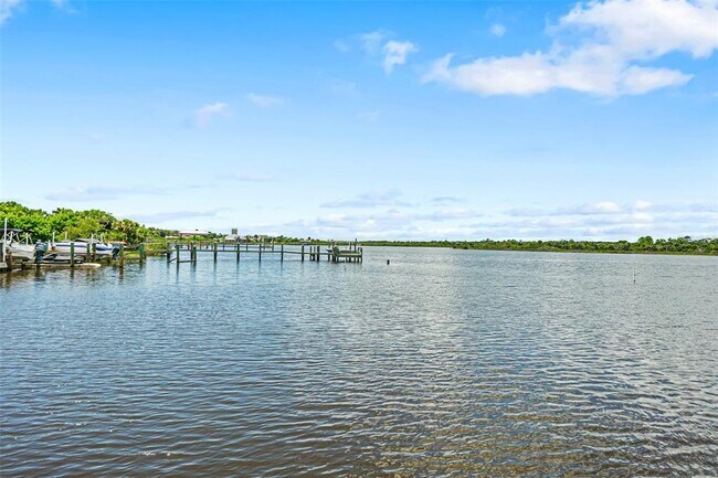 Building Photo - 300 Marina Bay Dr