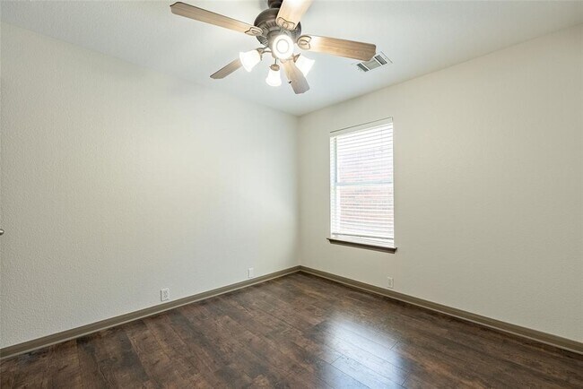 Building Photo - 605 Arrowood Pl