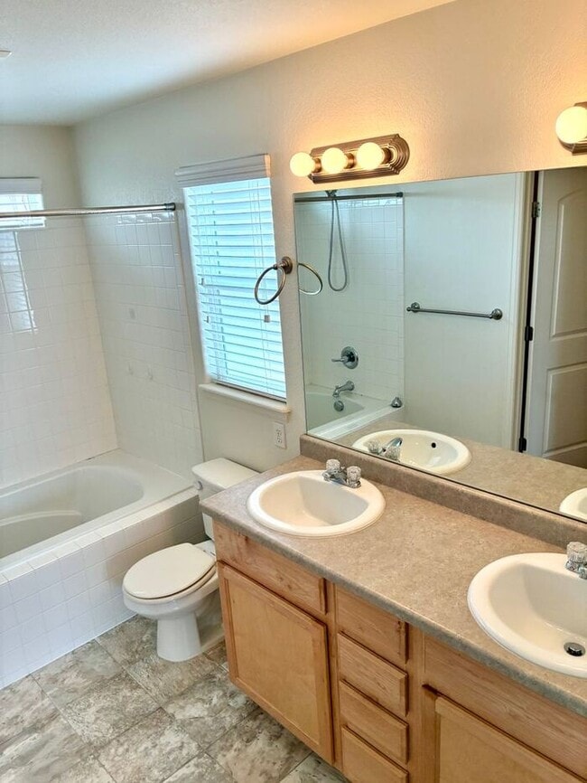 Building Photo - Beautiful 4 Bedroom Two-Story Home in Windsor!