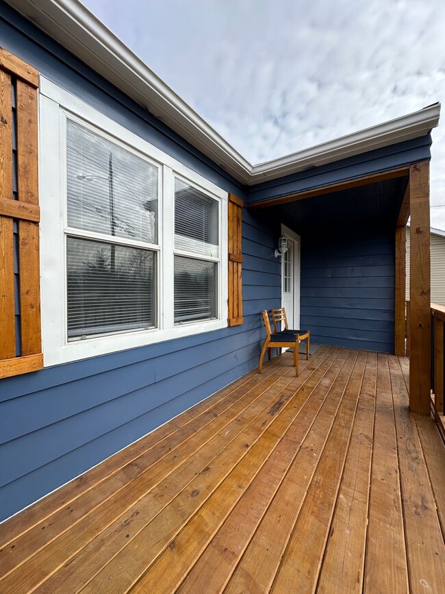 Building Photo - Immediate Move-In! Renovated 2BR House Near Ball State w/ Fireplace & Outdoor Space