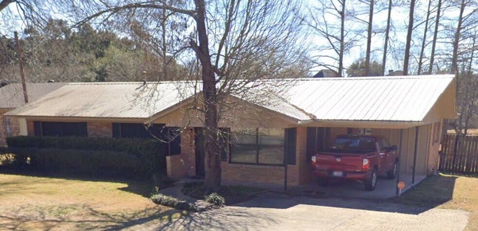 Primary Photo - 1704 Horseshoe Dr