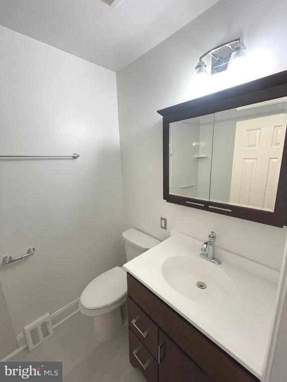 Building Photo - 301 Worthington Dr