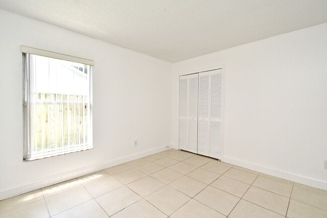 Building Photo - 1,850 Sq Ft 3-Bed, 2-Bath Orlando Home – L...