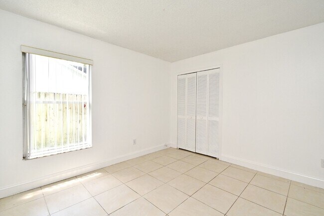 Building Photo - 1,850 Sq Ft 3-Bed, 2-Bath Orlando Home – Lawn Care Included & Fully Updated!