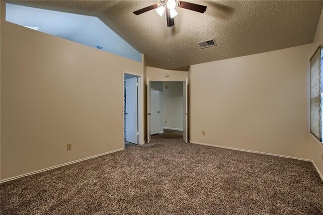 Building Photo - 12320 Thompkins Dr
