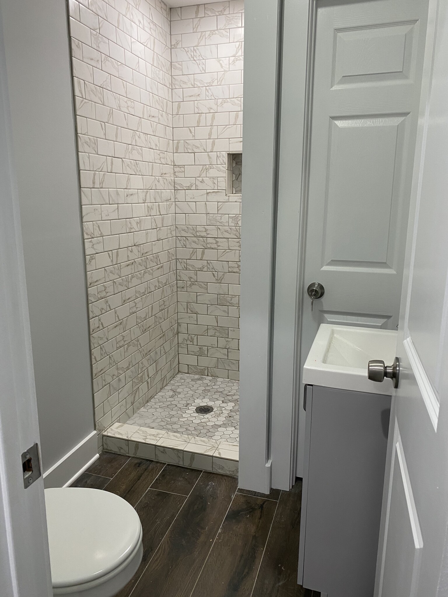 Full Bathroom - 6560 Terracewood Ln