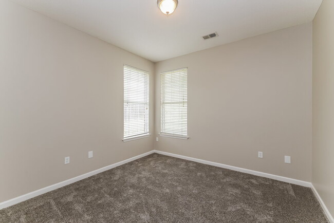 Building Photo - 1391 Shetland Dr