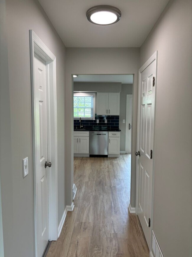 Building Photo - 3 Bedroom Townhome in Emmaus