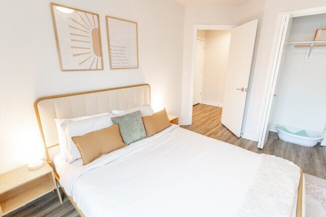 Building Photo - 5177 NE 14th Pl