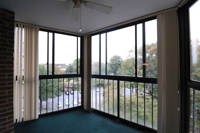 Building Photo - 15107 Interlachen Dr