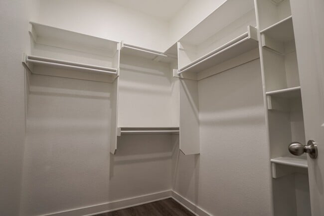 Building Photo - 4 Bedroom 3.5 bath home in Fayetteville!