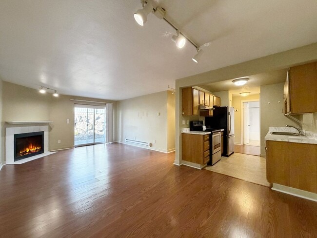 Building Photo - 16817 Larch Way