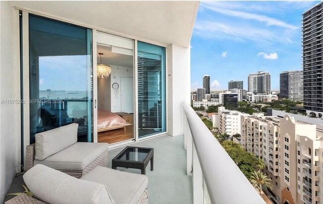 Building Photo - 480 NE 30th St