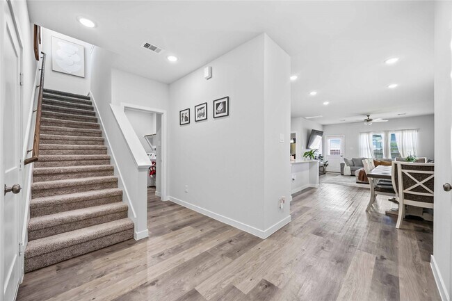 Building Photo - 11623 Prosperity Dr