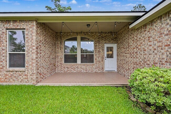 Building Photo - 7 Fraiser Fir Pl
