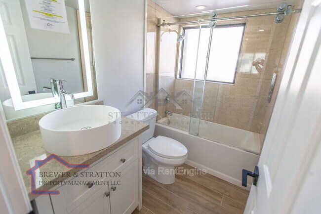 Building Photo - 351 E Thomas Rd