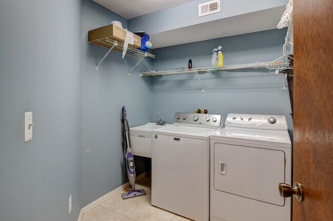 Building Photo - 2610 18th Ave S