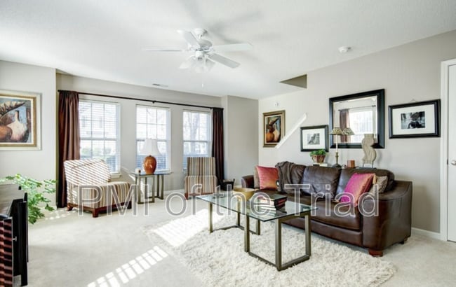 Building Photo - 116 Breezeway Ln