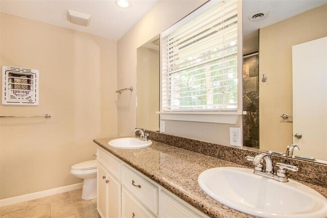 Building Photo - 9115 Highcrest Dr