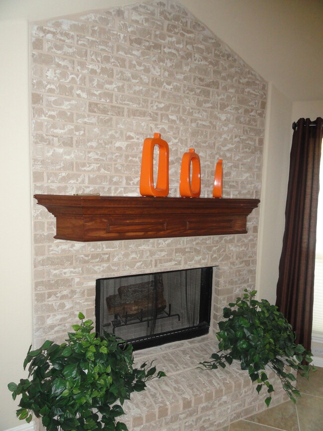Building Photo - 10024 Lisi Anne Dr
