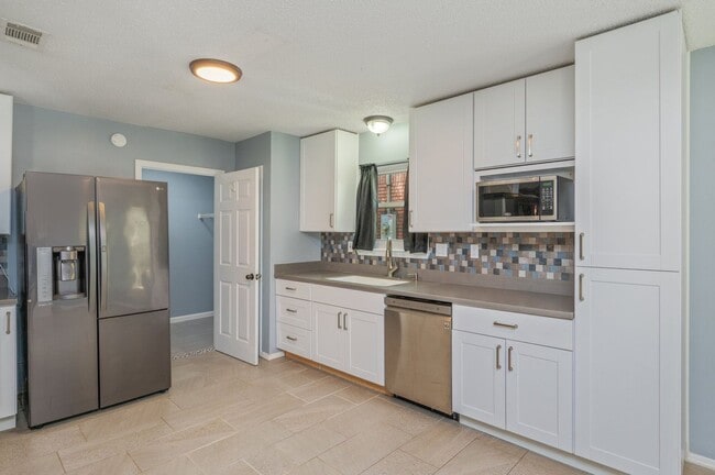 Building Photo - Completely Renovated Home in Niceville!