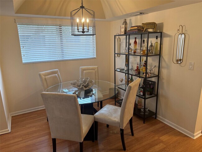 Building Photo - 15126 Ashland St