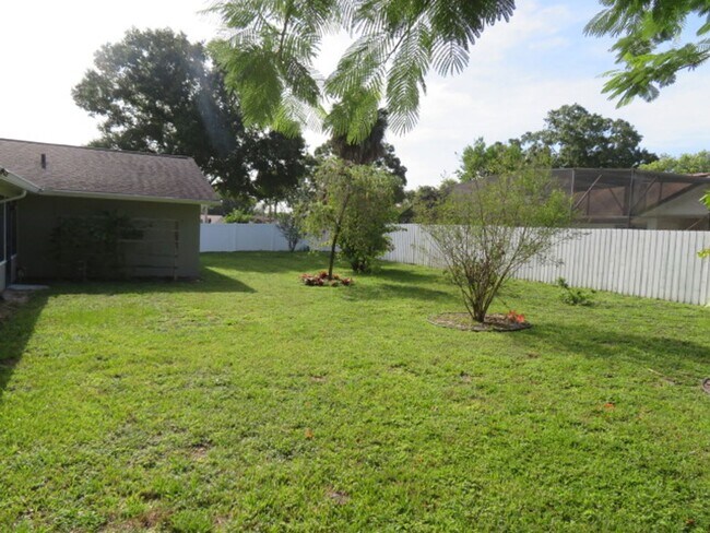 Building Photo - 839 Rosemere Cir