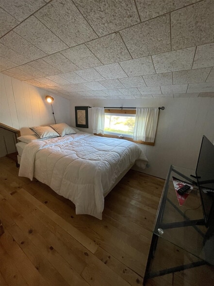 Building Photo - 10 Beach St