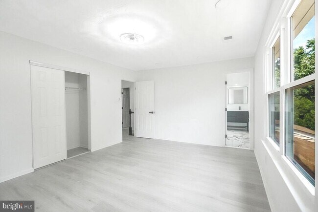 Building Photo - 6304 Juanita Ct
