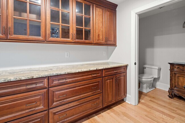 Building Photo - Spacious and Private Home in Biltmore Forest