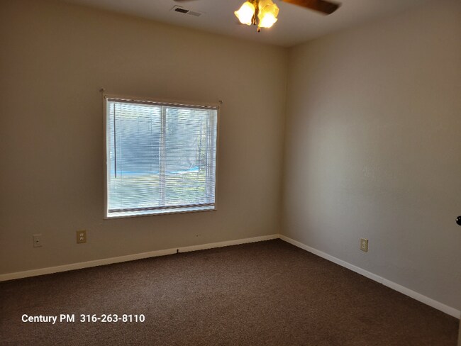 Building Photo - 219 S St Paul St