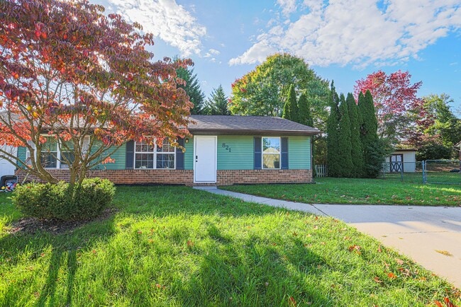 Building Photo - 821 Johahn Dr