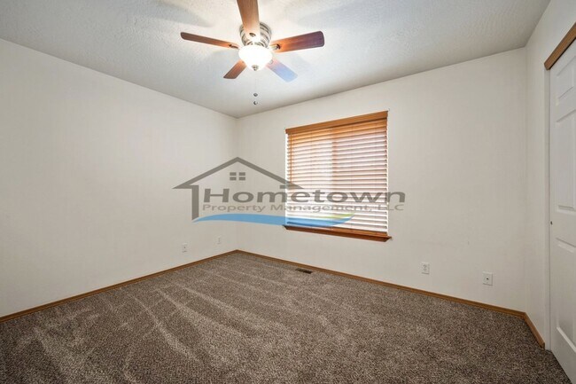 Building Photo - 433 N Brushwood Ct