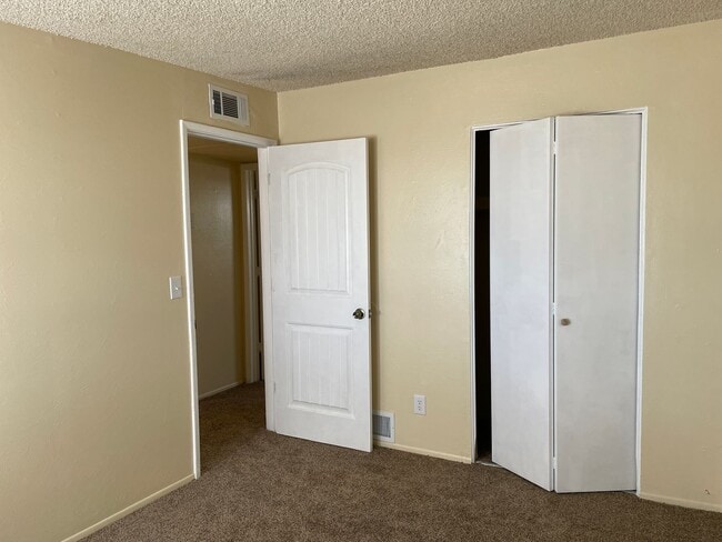 Building Photo - Charming 3Bdm 2Ba Single Story Townhome