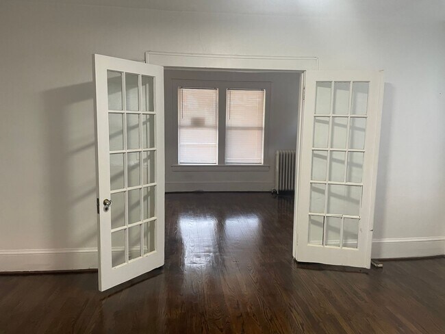 Building Photo - 3 bedroom 1.5 bath House for rent