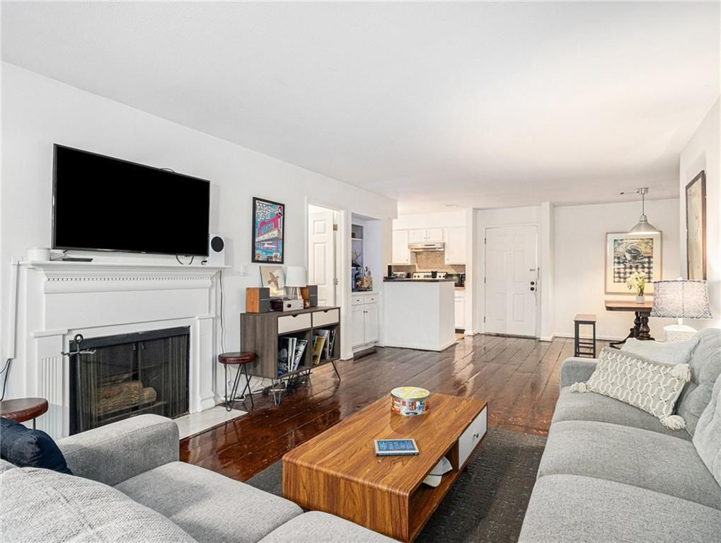 Building Photo - 3307 Pine Heights Dr NE