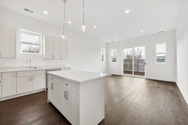 Building Photo - 1952 W Ohio St