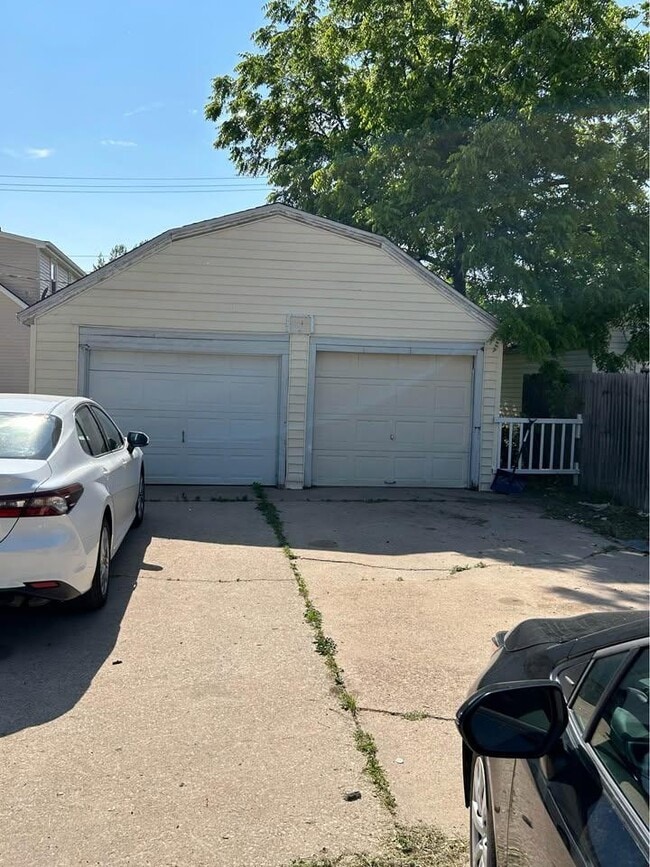 Building Photo - 304 N Wilson St