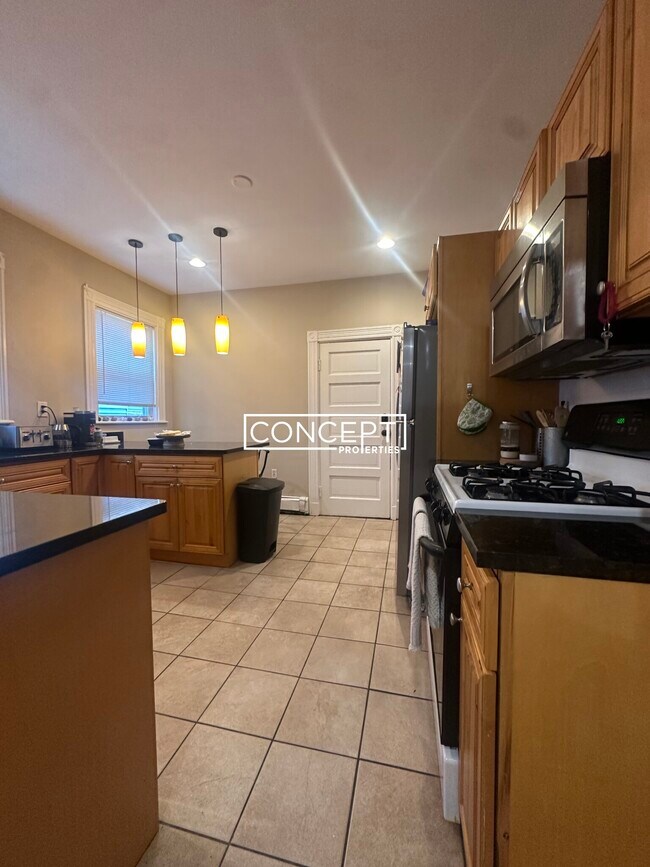 Building Photo - 66 Calumet St