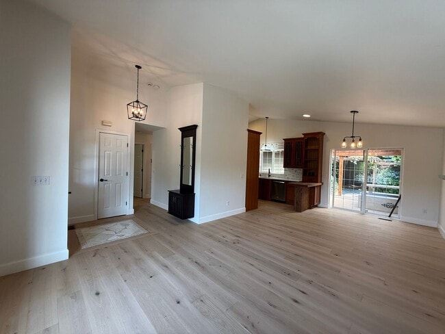 Building Photo - 15419 Mulberry Dr SE