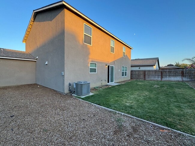 Building Photo - Perfect 5 bedroom, 3.5 bath home with attached private Casita - With Solar !