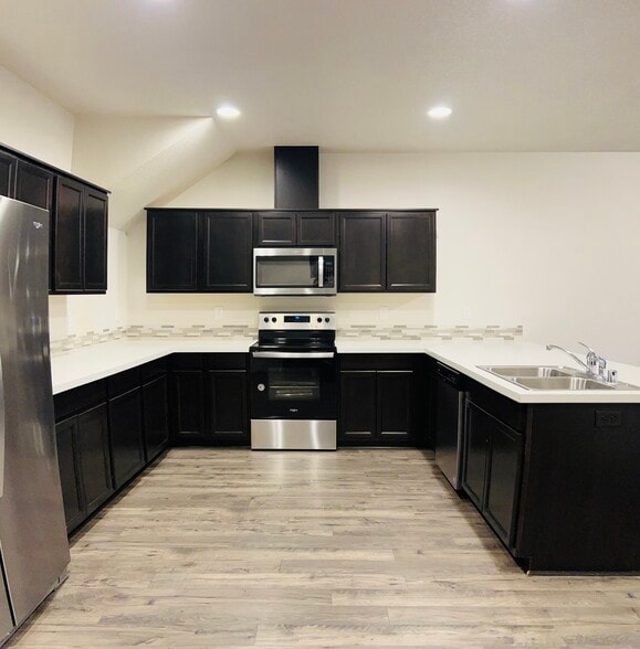 Kitchen - 720 NE 138th Pl