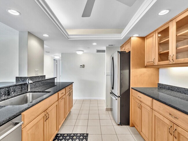 Building Photo - 1150 Hillsboro Mile