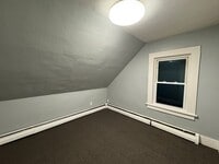 Building Photo - 3rd Floor Amesbury 2 Bedroom+Office