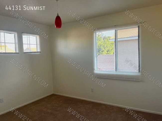 Building Photo - 44131 Sunmist-